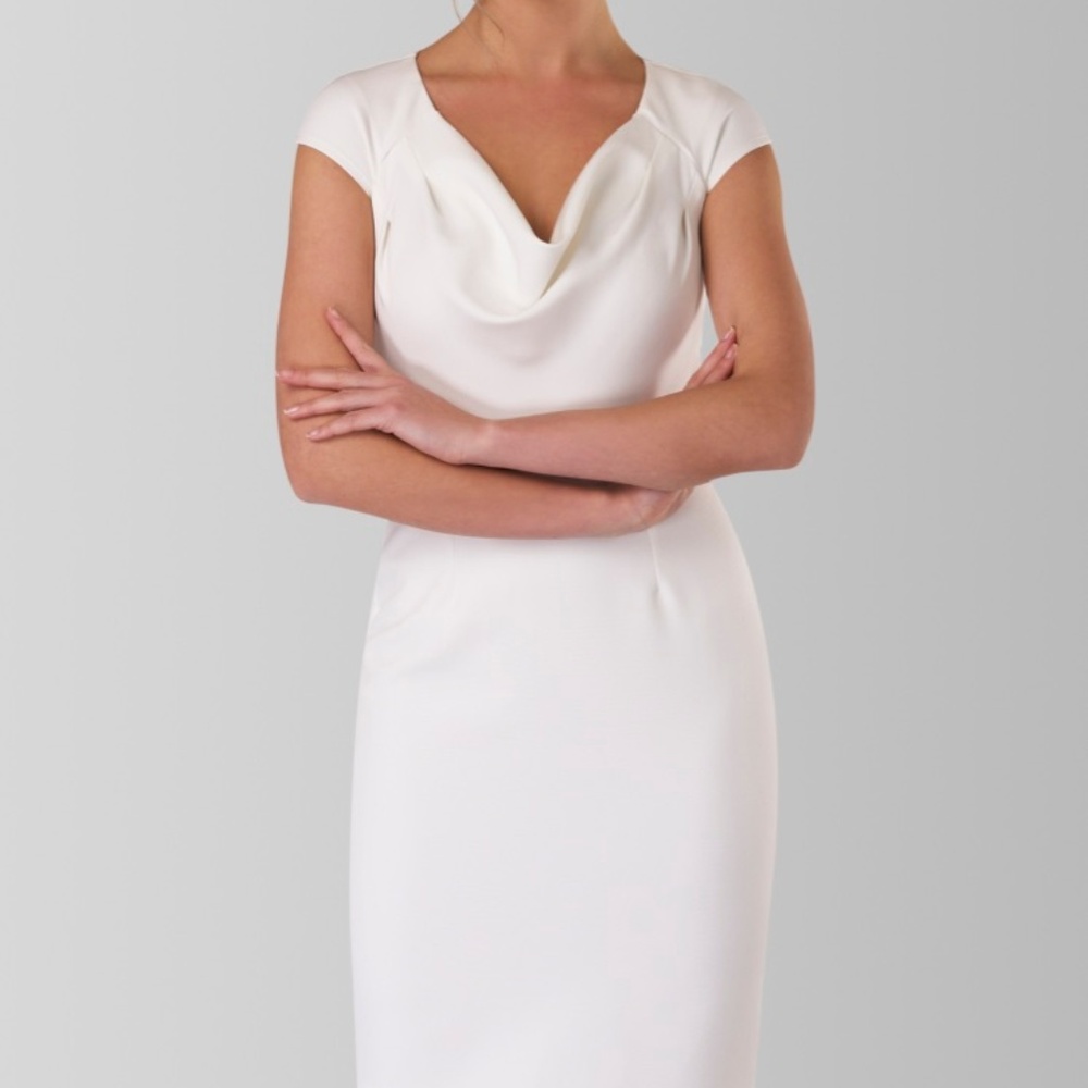 Closet London Back Button Sleeveless Dress